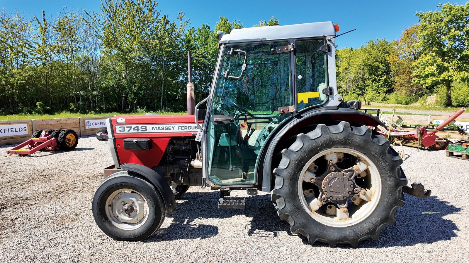1996 Massey Ferguson 374S Vineyard Tractor - Image 2